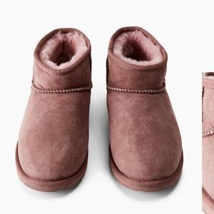 Emu x TNA sheepskin booties